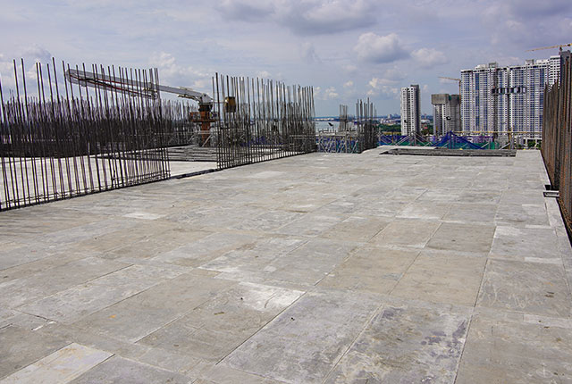 Thi công cốp pha sàn tầng 14 block Mecury