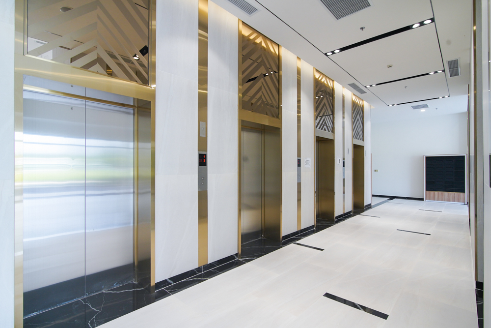 Tiến độ Q7 SaiGon Riverside Complex năm 2023 về tiện ích về thang máy