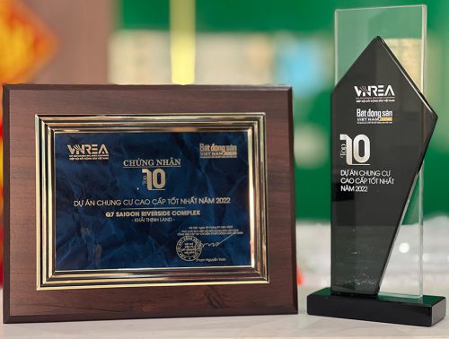 Hưng Thịnh Land nhận cúp và chứng nhận Top 10 dự án chung cư cao cấp tốt nhất dành cho dự án Q7 Saigon Riverside Complex