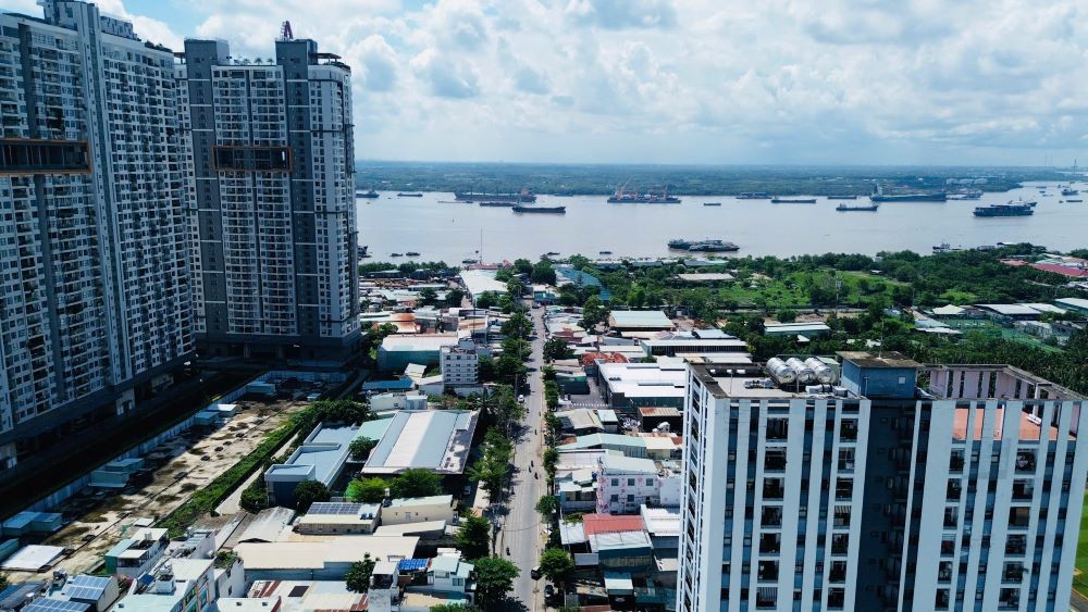 Điểm cuối cùng của tuyến ở TPHCM (trước khi vượt sông) nằm tại khu vực đường Đào Trí, giáp sông Nhà Bè và sông Đồng Nai; bên kia bờ Nhơn Trạch (Đồng Nai).